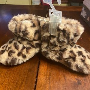 Toddler Girl Cat & Jack L 9/10 Animal Print bootie slippers